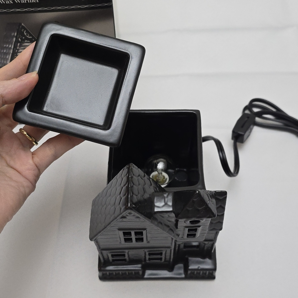 Ashland Halloween Light-Up Haunted House Wax Warmer Bundle + 4 Ghostly Wax Melts - Picture 4 of 12